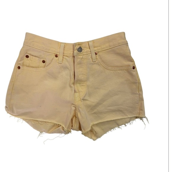 Levi’s Yellow Denim Women Shorts Size 24 - Picture 1 of 4